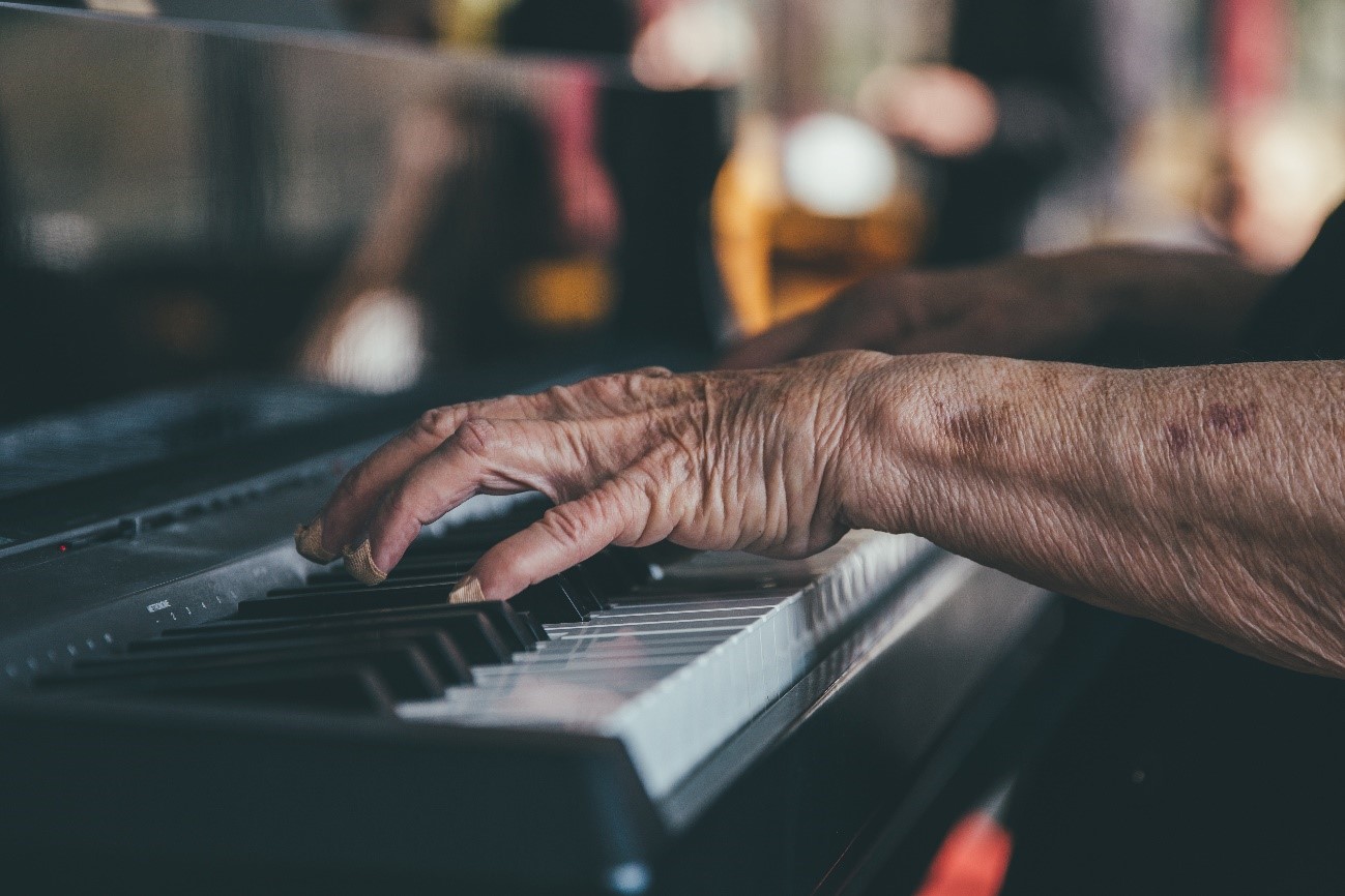 Hudební trénink v raném věku je základem pro mozkovou plasticitu v pozdějším životě