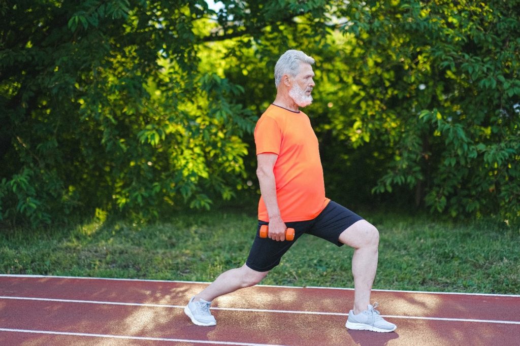 Pravidelné cvičení v pokročilém věku může zabránit rozvoji řady onemocnění 